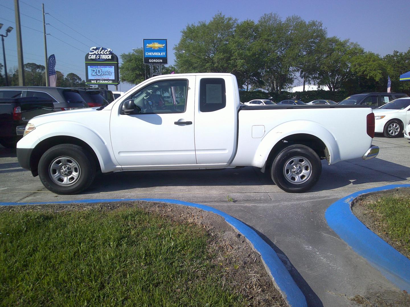 2012 WHITE NISSAN FRONTIER S; SV (1N6BD0CT4CC) , located at 10405 Abercorn Street, Savannah, GA, 31419, (912) 921-8965, 31.988262, -81.131760 - Photo#4